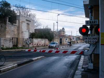Bari, l'antica locomotiva della stazione